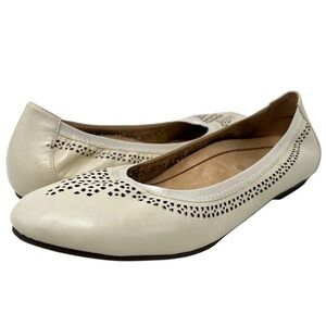 Vionic Cream Perforated Flats